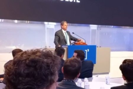 Tarcísio de Freitas durante leilão na B3