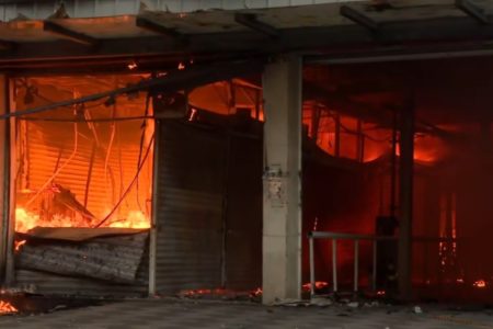 Incêndio atinge centro de compras no Brás - Metrópoles