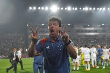 Imagem colorida de Fernando Diniz no Cruzeiro- Metrópoles