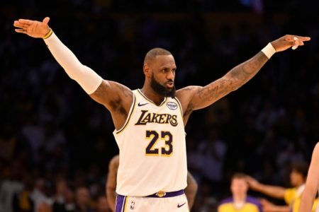 Imagem colorida de LeBron James - Metrópoles