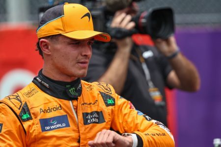 Foto colorida de Lando Norris, piloto da McLaren na F1