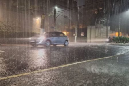 Previsão do tempo aponta que a primeira semana de novembro será marcada por chuvas intensas, deixando São Paulo em estado de alerta - Metrópoles