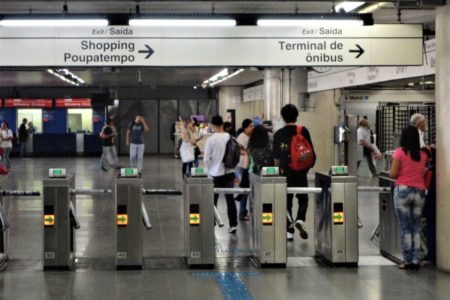 Catraca de acesso a linha 3-vermelha do metrô de SP