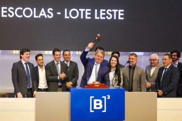 Tarcísio participa de Sessão Pública de Leilão da Parceria Público-Privada Novas Escolas - Lote Leste na B3 - Metrópoles