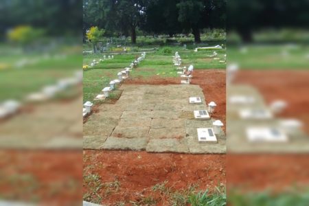 Imagem colorida de uma cova do cemitério Campo da Esperança na Asa Sul