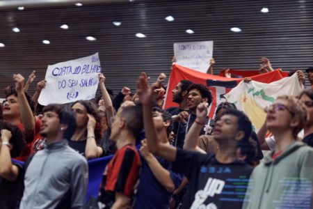 Protestos na Alesp durante discussão sobre a PEC do Manejo - Metrópoles