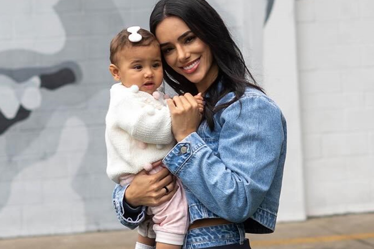 Bruna Biancardi e Mavie posam juntas no Instituto Neymar - Metrópoles