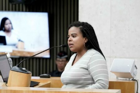 Luana Alves (PSol) discursa na bancada da Câmara - Metrópoles