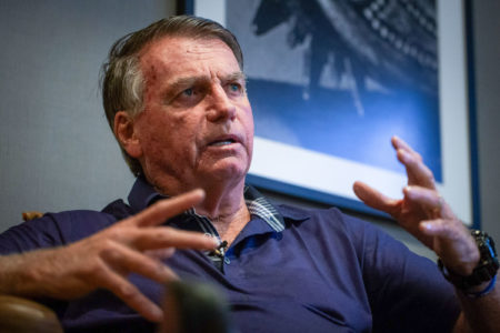Imagem colorida do ex-presidente Jair Bolsonaro concedendo entrevista ao Metrópoles