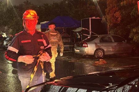Polícia Carro explodiu próximo ao Anexo IV da Câmara
