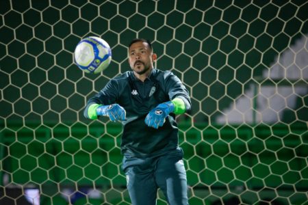Imagem colorida do goleiro Vladimir - Metrópoles