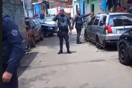 Soldado Imagem mostra PMs - Metrópoles
