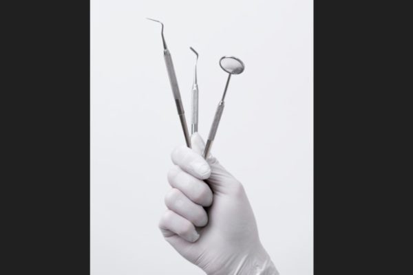 Instrumentos utilizados por dentistas - Metrópoles
