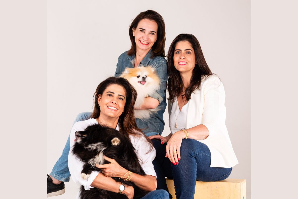 Anna Maria De Cesaro, Patrícia de Freitas e Ana Cristina De Cesaro Moura com seus pets