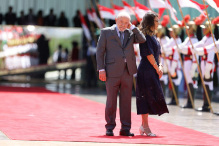 Presidente Lula, acompanhado da janja, recebe o mandatário da China, Xi Jinping, em cerimônia oficial no Palácio da Alvorada Brasília DF Metropoles