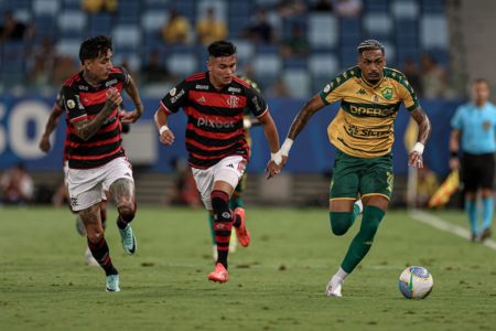 Imagem colorida do jogo entre Cuiabá e Flamengo - Metrópoles