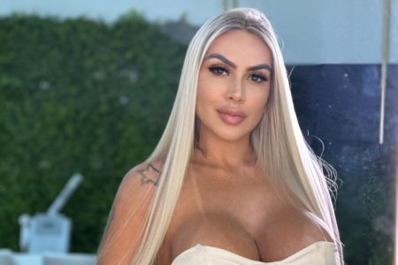A influencer Juju Ferrari foi alvo de mandado da polícia em agosto