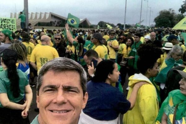 General Mario Fernandes deixou fotos na nuvem, mostra relatório da PF
