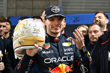 Imagem colorida de Max Verstappen da Red Bull Tetracampeão - Metrópoles