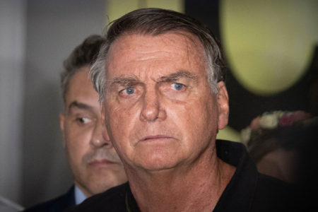 STF Ex-presidente Jair Bolsonaro, acompanhado de autoridades, concede coletiva de imprensa no aeroporto de Brasília Metropoles a