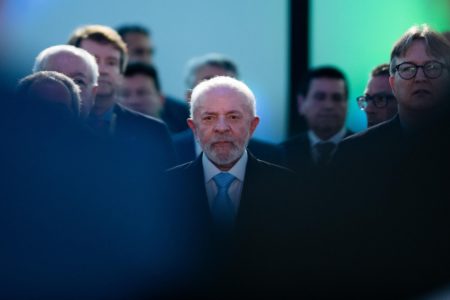 Imagem colorida do presidente Lula na CNI - Metrópoles