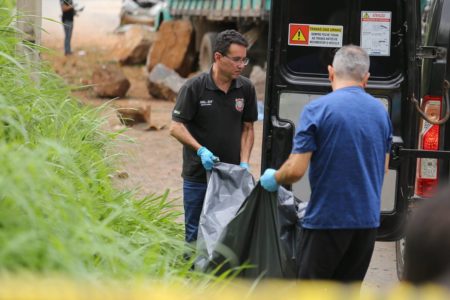 Uma criança de 9 anos morreu após um caminhão carregado de areia e pedras de grande porte tombar na DF-150, na manhã desta terça-feira (26/11). O acidente aconteceu próximo à Fercal.