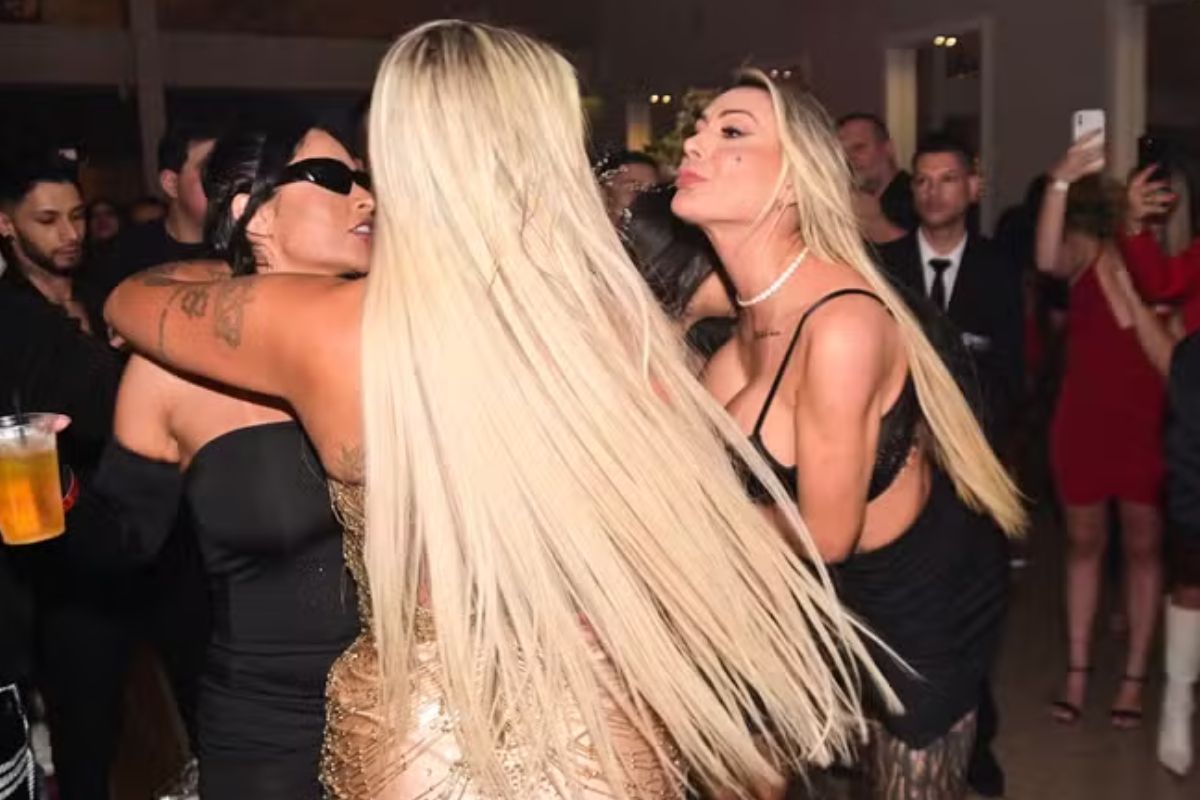 Barraco, confusão e gritaria: Juju Ferrari agride Andressa Urach