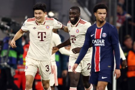 Imagem colorida do jogo entre Bayern de Munique e PSG - Metrópoles