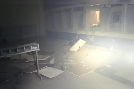 Imagem colorida de explosão em caixa eletrônico no Paraná - Metrópoles