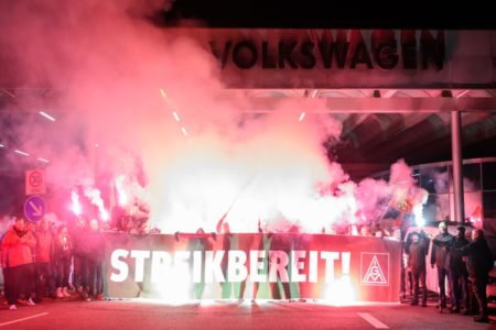 Trabalhadores da Volkswagen na Alemanha entram em greve