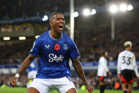 Imagem colorida de Ashley Young - Metrópoles