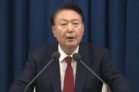 Imagem colorida do presidente da Coreia do Sul Yoon Suk Yeol