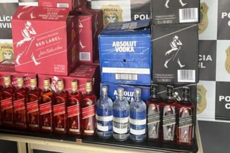 Garrafas de marca famosa escondiam bebida falsificada em balada