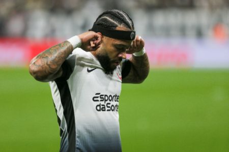 Foto colorida de Memphis Depay - Metrópoles