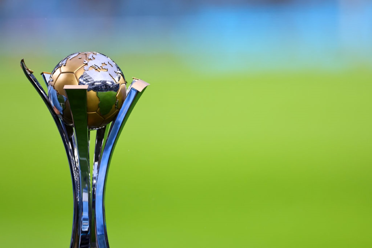 Imagem colorida da taça do Mundial de Clubes- Metrópoles