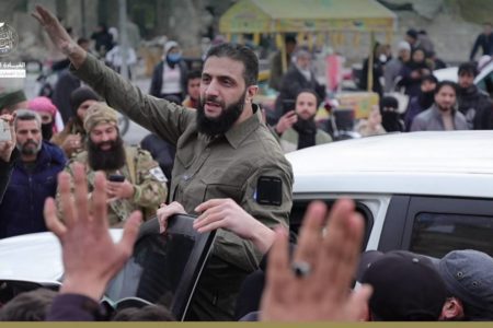Imagem colorida mostra líder do HTS na Síria - Metrópoles