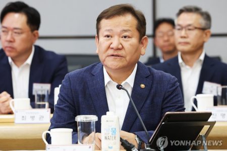 Imagem colorida mostra o ministro de interior da Coreia do Sul Lee Sang-min - Metrópoles