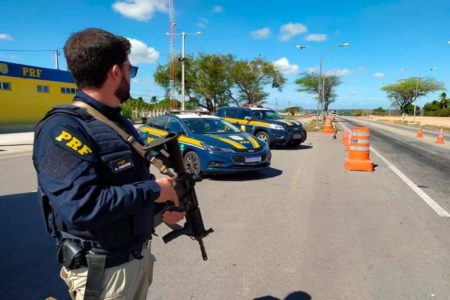 Imagem colorida, agente da PRF concurso - Metrópoles