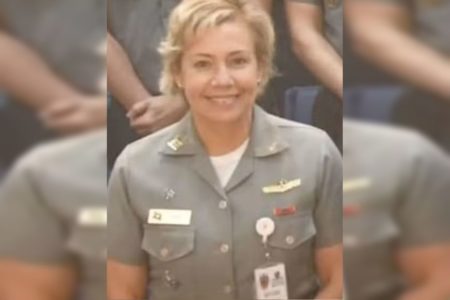 Imagem colorida da médica da Marinha Gisele Mendes de Souza e Mello - Metrópoles