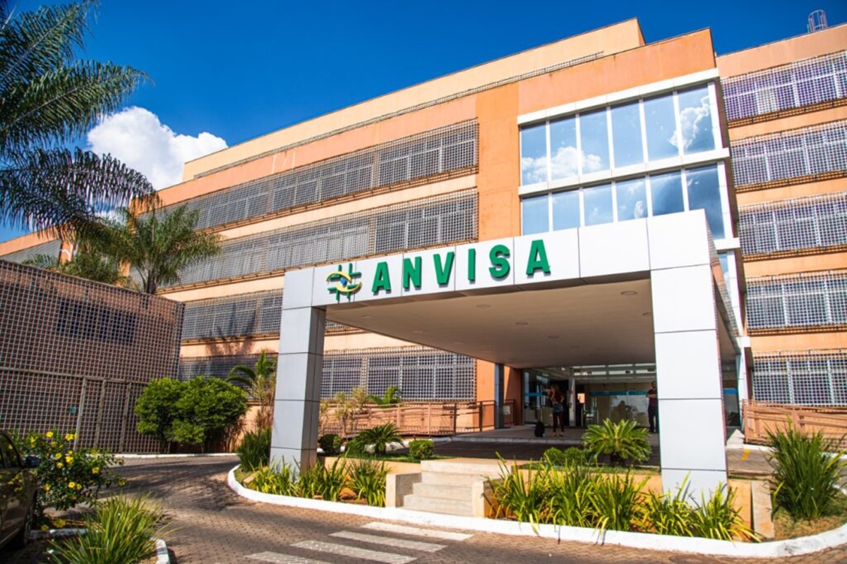 Imagem colorida, edifício da Anvisa - Metrópoles
