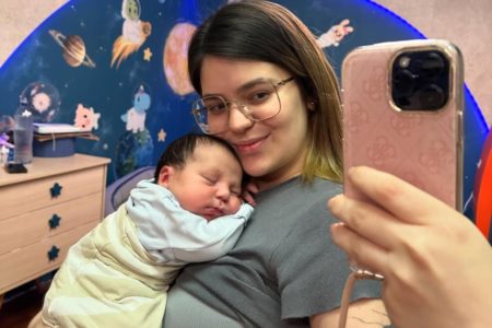 "Hoje você completa 1 mês de vida meu guerreiro", escreveu