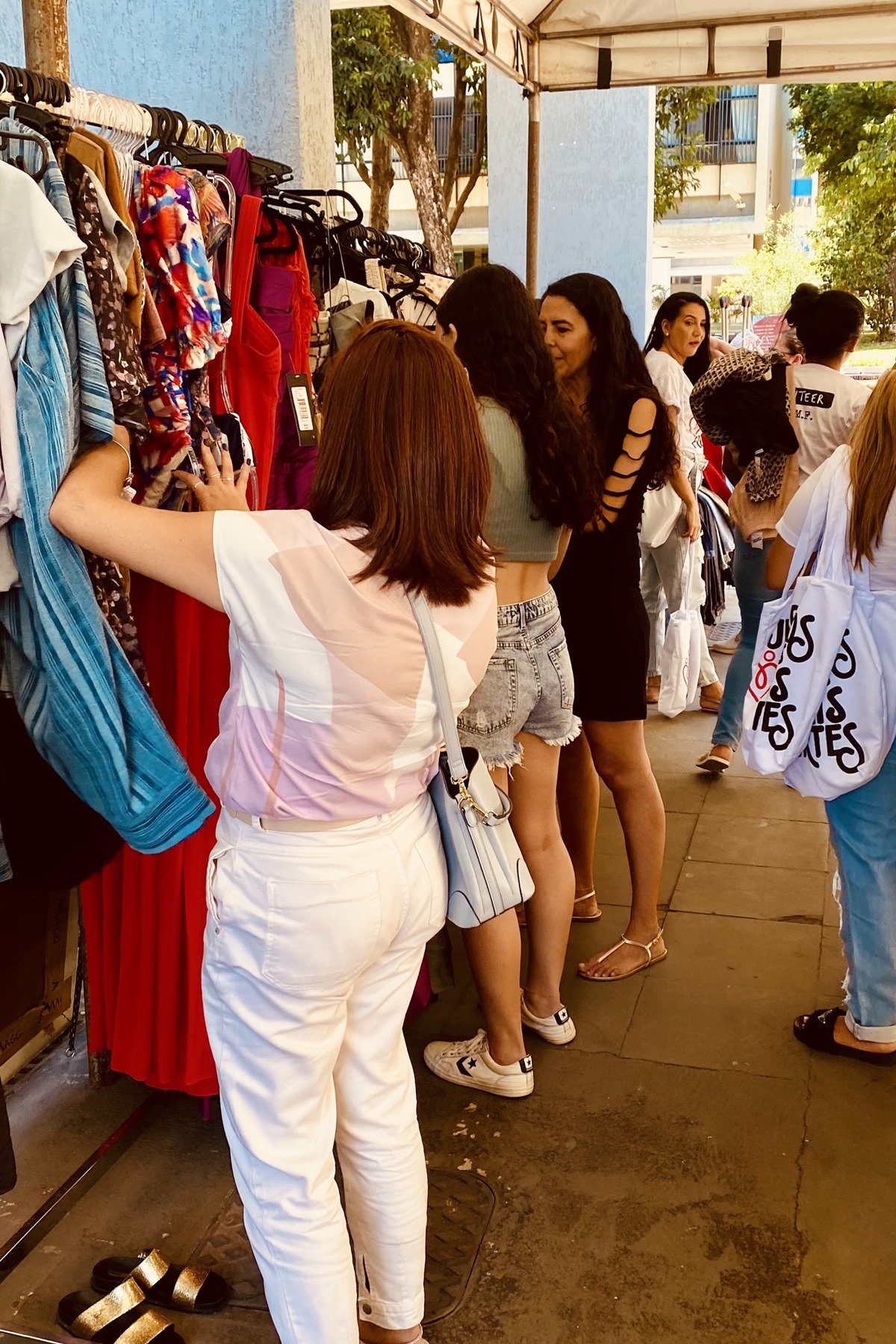 bazar do juntos brechó feira brasília moda fashion - metrópoles