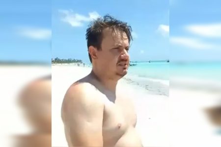 Imagem colorida, homem vítima do naufrágio - Metrópoles