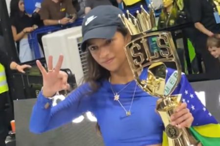 Rayssa Leal comemora terceiro título mundial no skate street