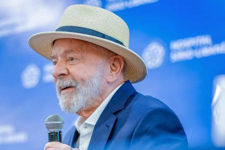 Foto colorida do presidente Lula - Metrópoles