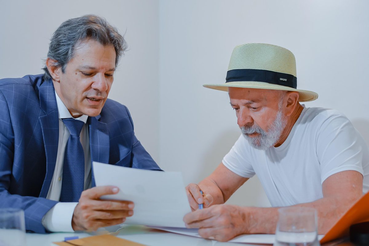 Imagem colorida do ministro da Fazenda, Fernando Haddad, e do presidente Lula - Metrópoles