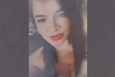 Mulher com batom vermelho e cabelo preto. Keylla Cristina Nascimento, mulher morta por namorado no DF - Metrópoles