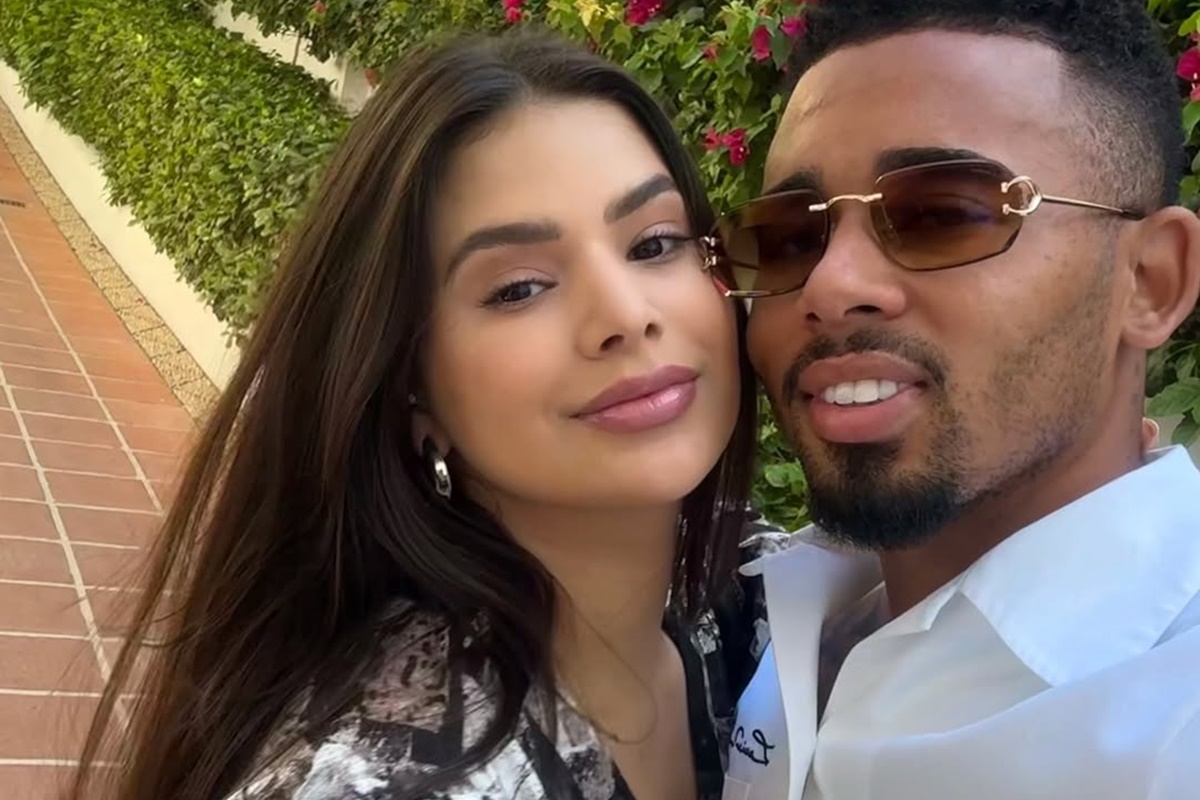Gabriel Jesus e esposa, Raiane Lima posam juntos para as redes sociais - Metrópoles