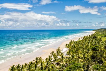 Imagem colorida de praia em Itacaré - Metrópoles