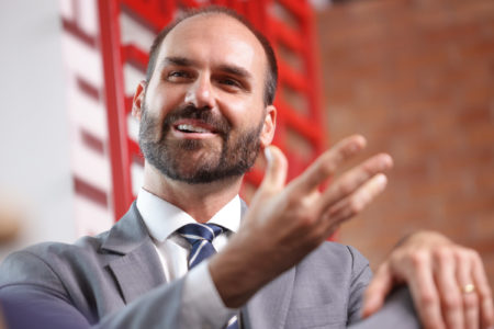 O deputado Eduardo Bolsonaro quer comandar a comissão de Relações Exteriores da Câmara.